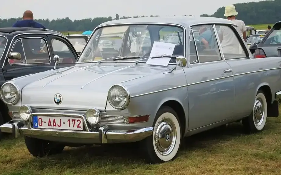 BMW 700