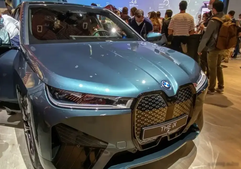 2021-2025 BMW iX (i20) 76.6 kWh (326 Hp) xDrive40