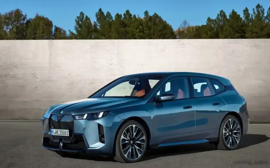 2025 BMW iX (i20 LCI facelift ) 109.1 kWh (544 Hp) xDrive60