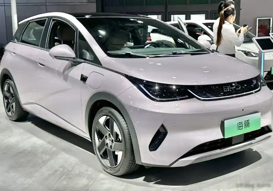 2025 BYD Dolphin (facelift ) 45.12 kWh (177 Hp) Electric