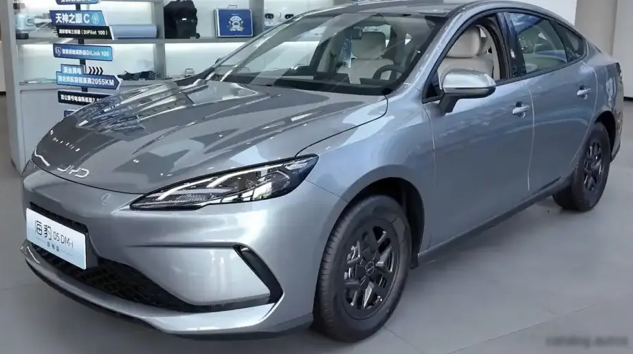 2025 BYD Seal 05 DM-i 1.5L 15.87 kWh (163 Hp) Plug-in Hybrid E-CVT