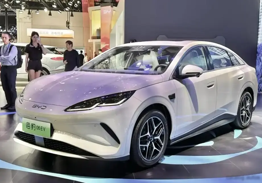 2025 BYD Seal 06 46.08 kWh (150 Hp) Electric