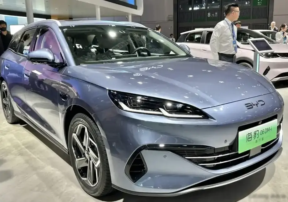 2025 BYD Seal 06 Station Wagon DM-i 1.5L 10.08 kWh (163 Hp) Plug-in Hybrid E-CVT