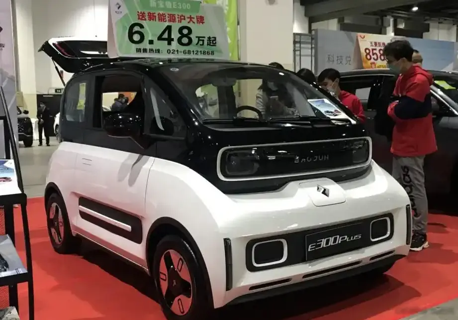2020-2021 Baojun E300 Plus 31.9 kWh (54 Hp) Electric