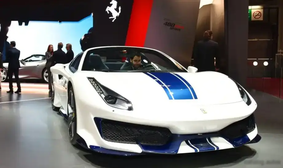 2018-2019 Ferrari 488 Pista Spider 3.9 V8 (720 Hp) DCT