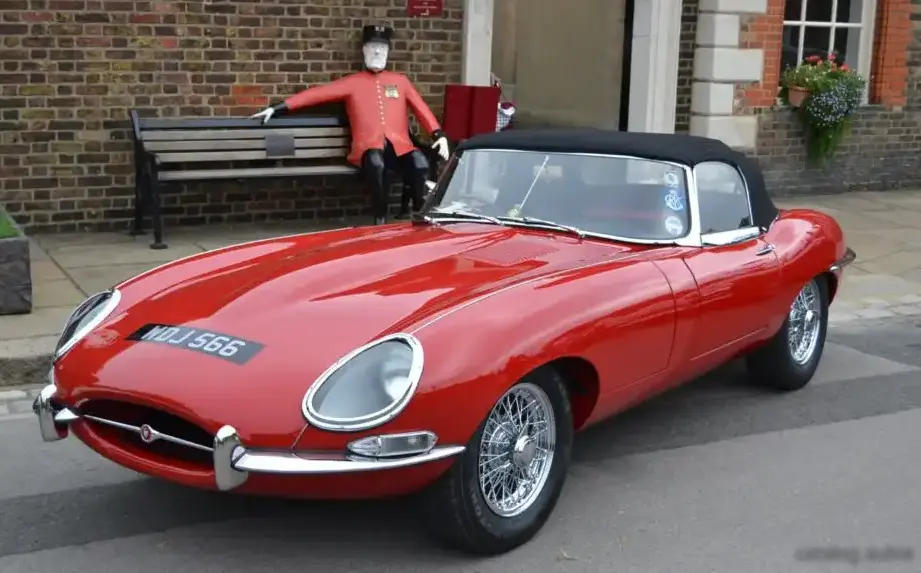 1961-1964 Jaguar E-type Convertible 3.8 (Series1) (265 Hp)
