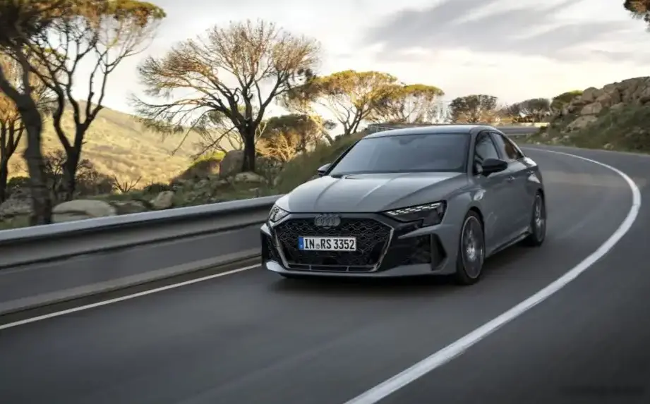 2024 Audi RS3 Sedan (8Y facelift ) 2.5 TFSI (400 Hp) quattro S tronic