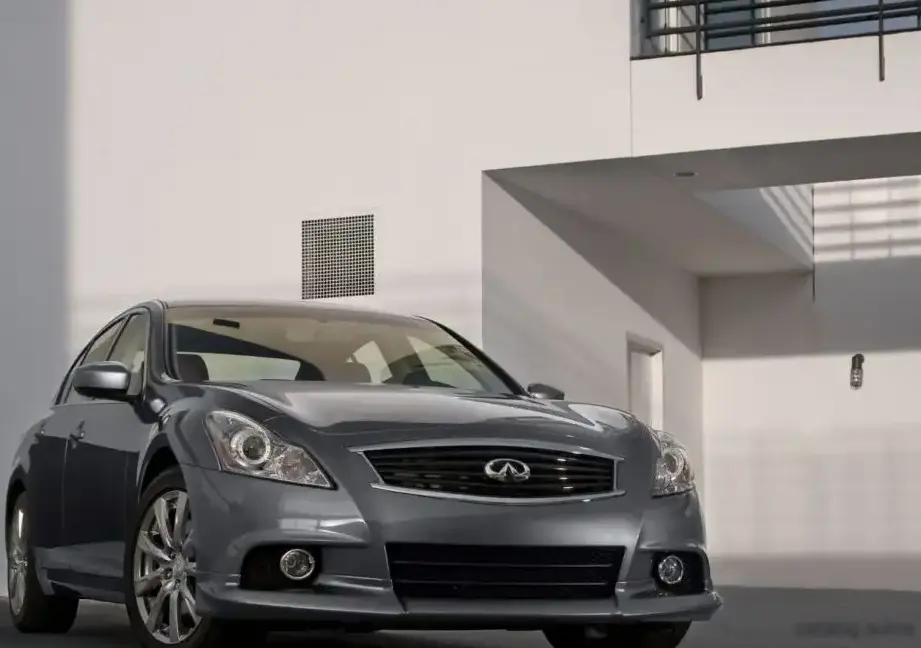 2009-2013 Infiniti G37 Sedan (V36 facelift ) 3.7 V6 (328 Hp)