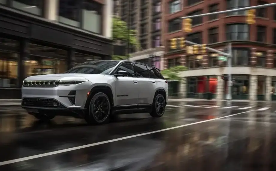 2025 Jeep Wagoneer S 100.5 kWh (500 Hp) 4WD Electric