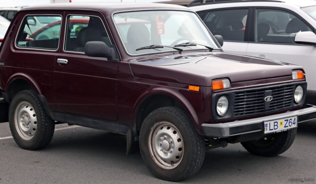 2009-2016 Lada Niva 3-door (facelift ) 1.7i (81 Hp) 4×4