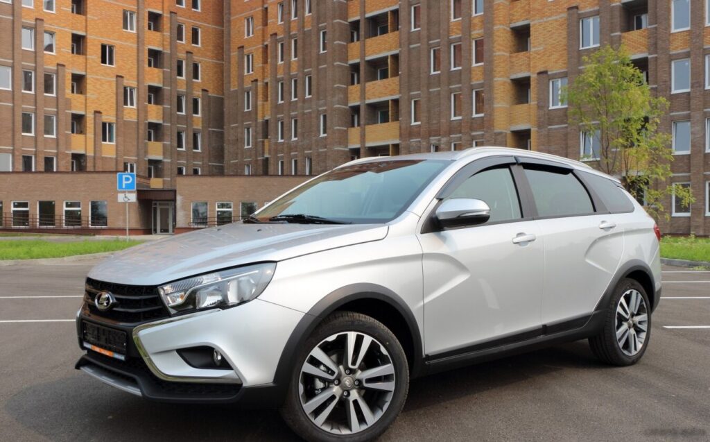 2017 Lada Vesta SW Cross 1.6 (106 Hp)