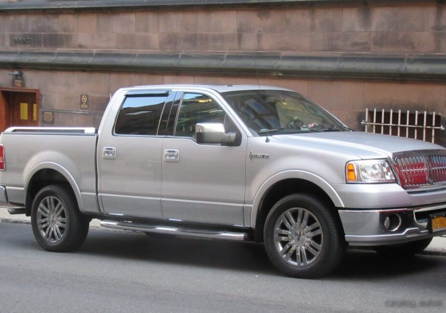 2006-2008 Lincoln Mark LT (facelift ) 5.4 V8 (300 Hp) 4WD Automatic