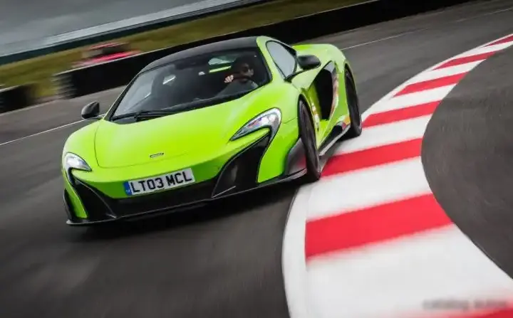 2015-2017 McLaren 675LT Coupe 3.8 V8 (675 Hp) SSG