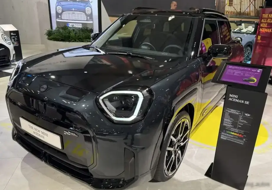 2024 Mini Aceman (J05) SE 49.2 kWh (218 Hp) Electric