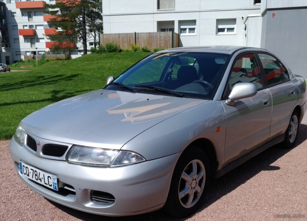 2003 Mitsubishi Carisma 1.3 i 16V (82 Hp)