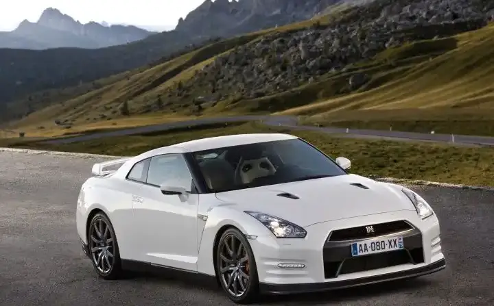 2010-2012 Nissan GT-R (R35 facelift ) 3.8 V6 (530 Hp) AWD DCT