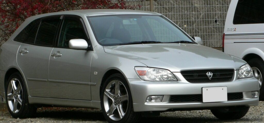 2001-2005 Toyota Altezza Gita 2.0 i 24V (160 Hp)