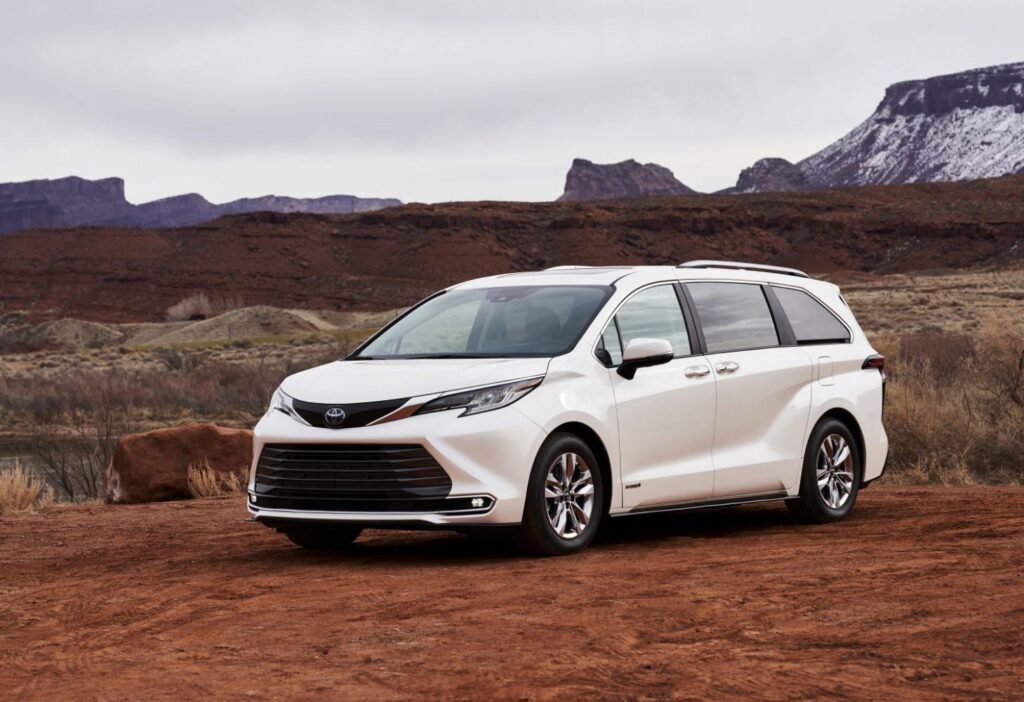 2020 Toyota Sienna IV 2.5 (245 Hp) Hybrid e-CVT