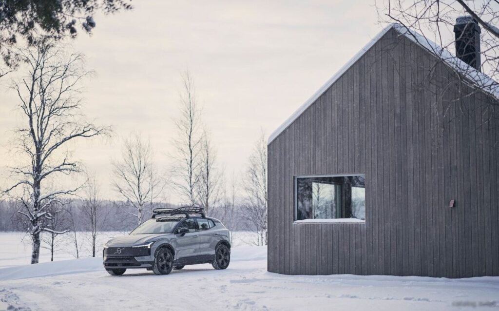 2025 Volvo EX30 Cross Country 69 kWh (428 Hp) AWD Twin Motor Performance