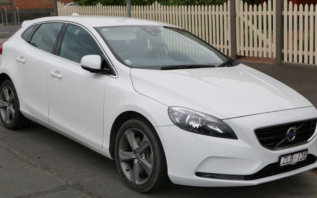 2015-2016 Volvo V40 () 1.5 T2 (122 Hp) Automatic